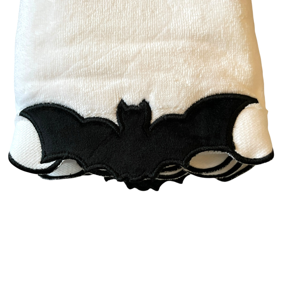 Kassadecor Halloween Bat Hand Towels 2pc Embroidered Cotton Spooky Chic Bath NEW - Picture 8 of 10
